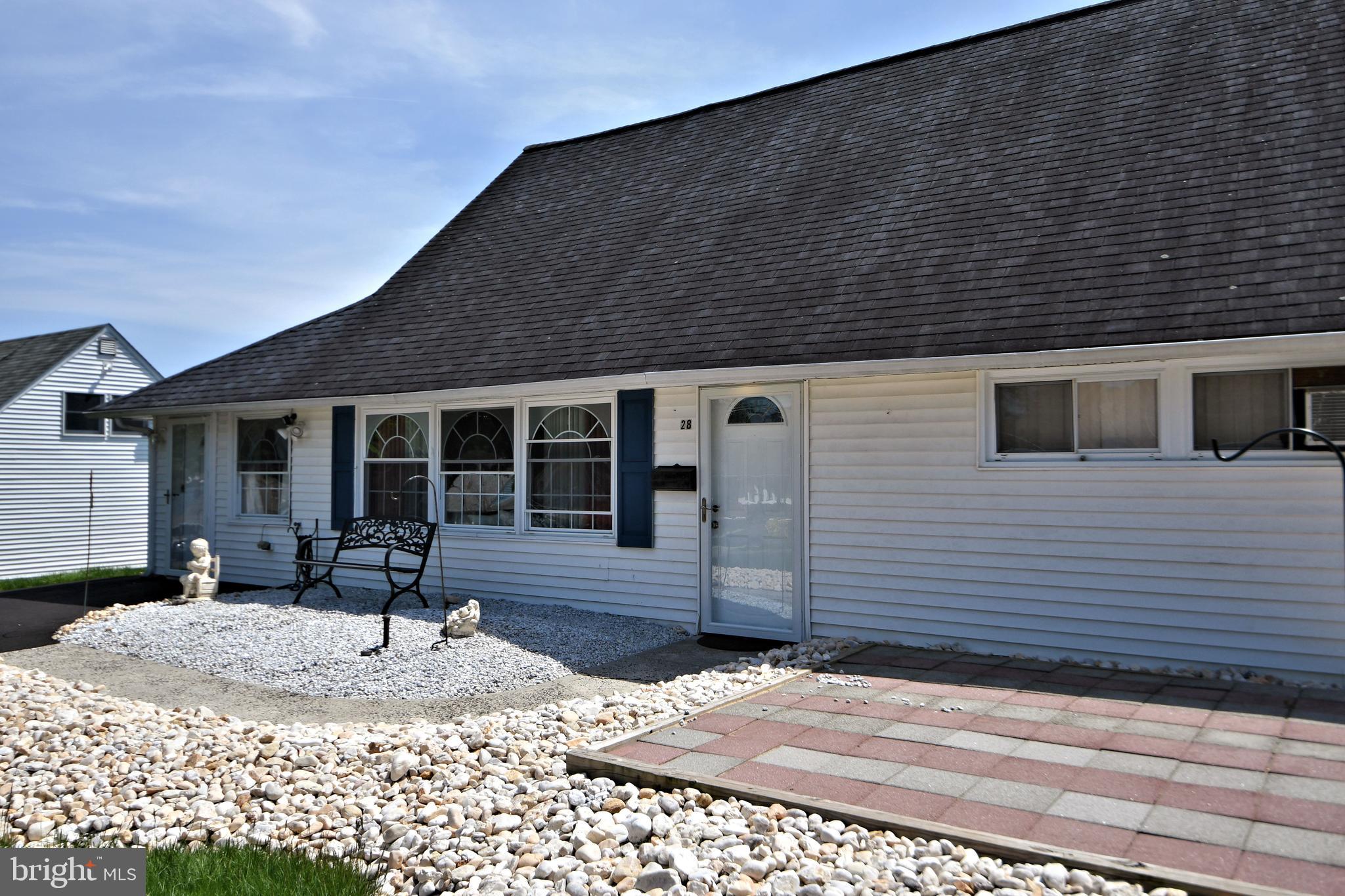 28 Calicobush Road Levittown, PA 19057 - Photo 5 of 37 Gallery Image 5