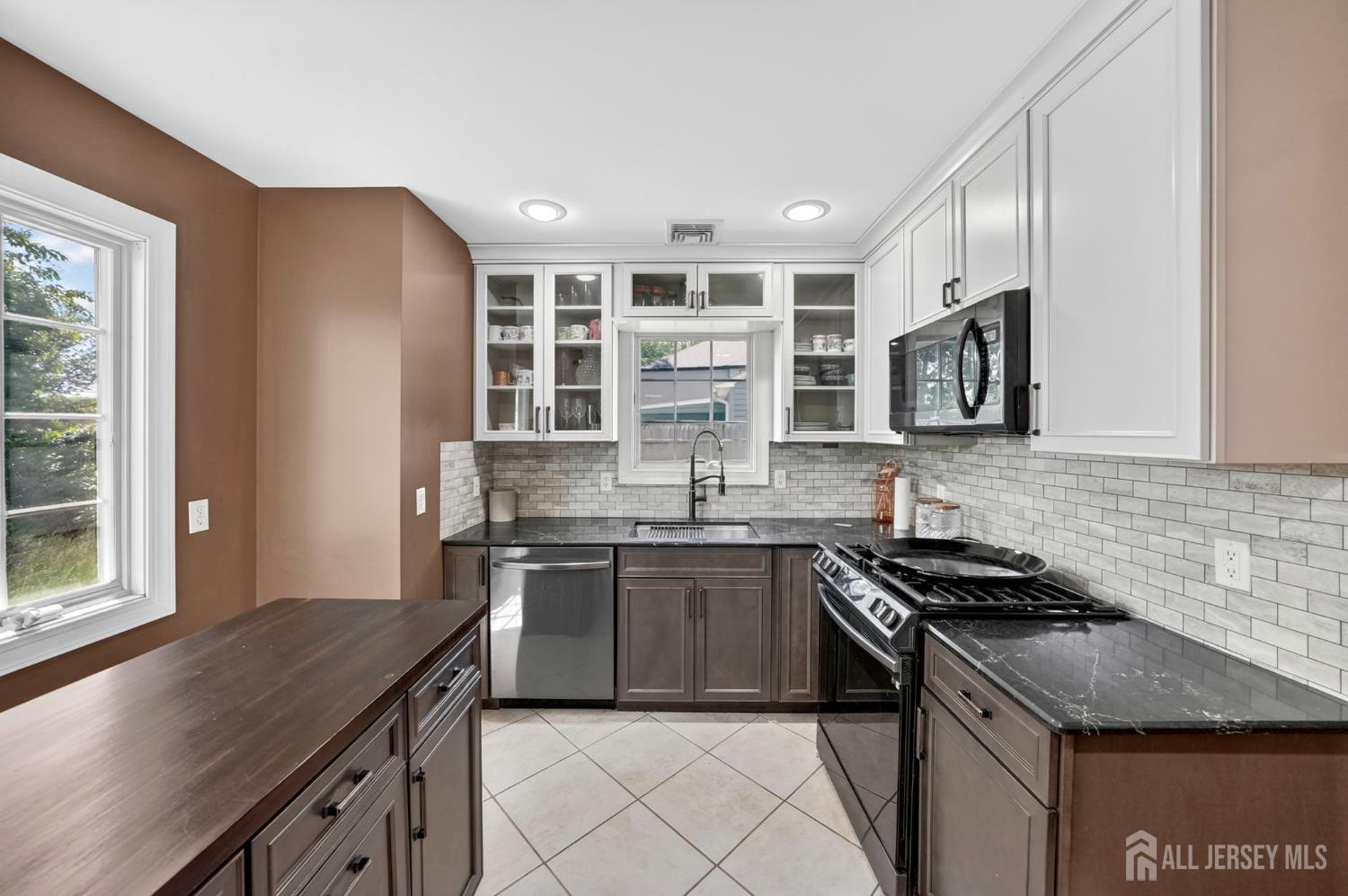 30 Rosewood Road Edison, NJ 08817 - Photo 4 of 33
