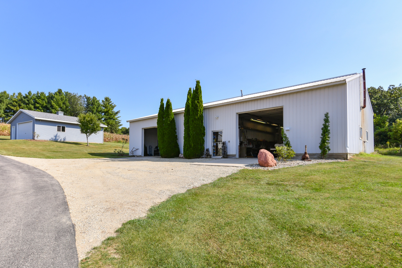 9702 West State Road 81 Beloit, WI 53511 - Photo 55 of 60 Outbuilding