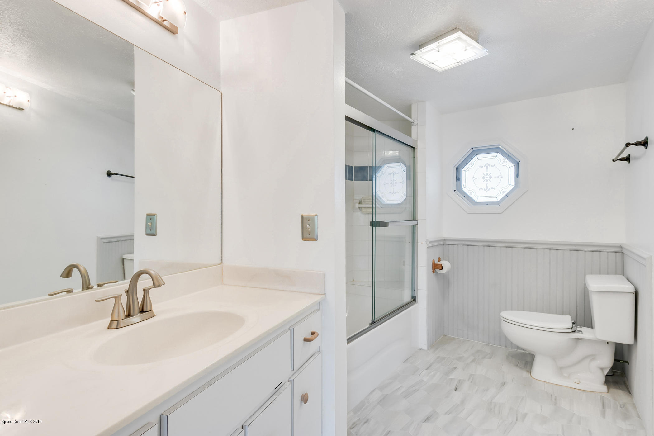 1191 Sunswept Road Northeast Palm Bay, FL 32905 - Photo 36 of 40 Guest bathroom