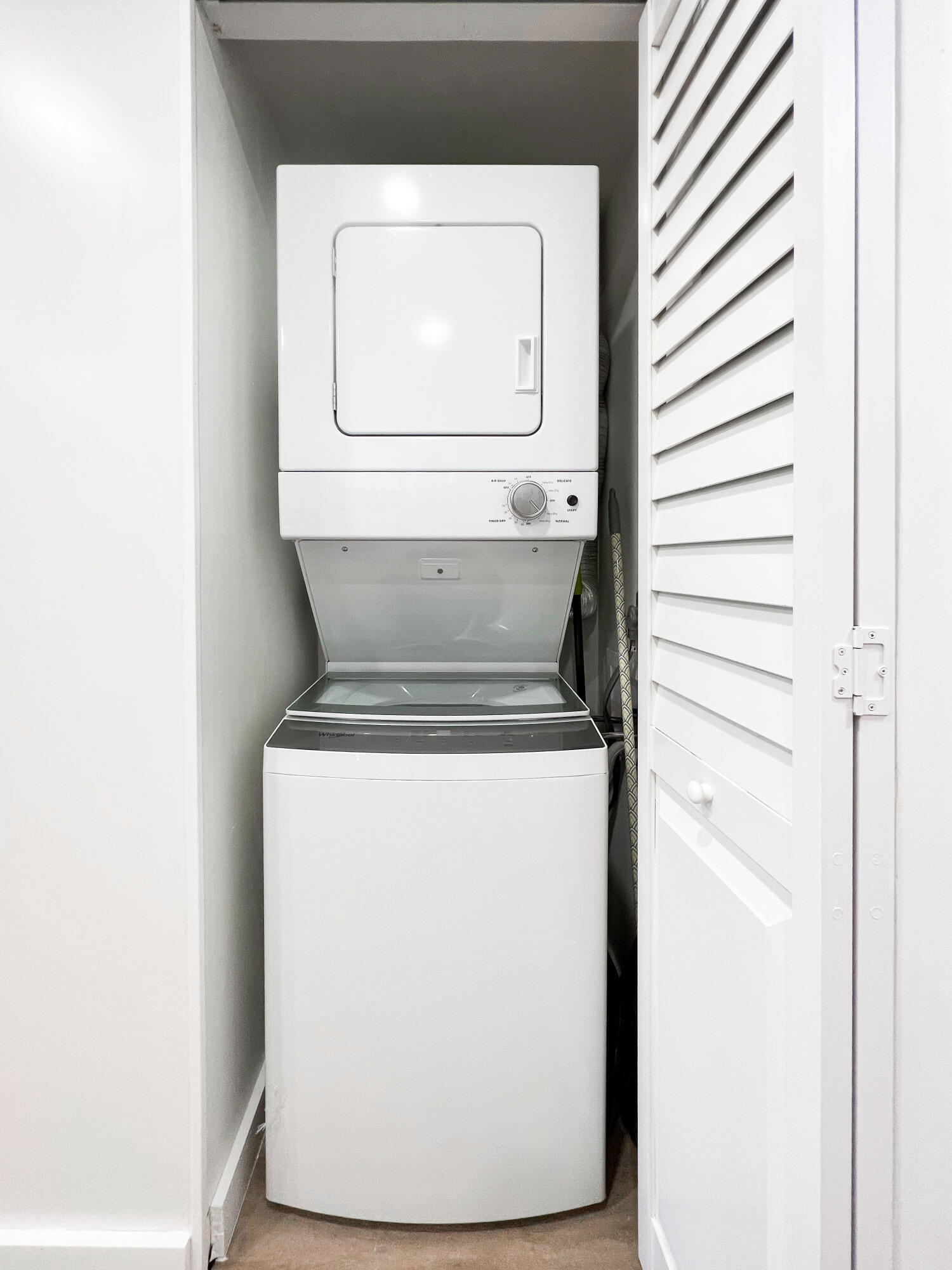 1605 Highway 1, Unit C103 Jupiter, FL 33477 - Photo 20 of 26 a utility room with a washer and dryer