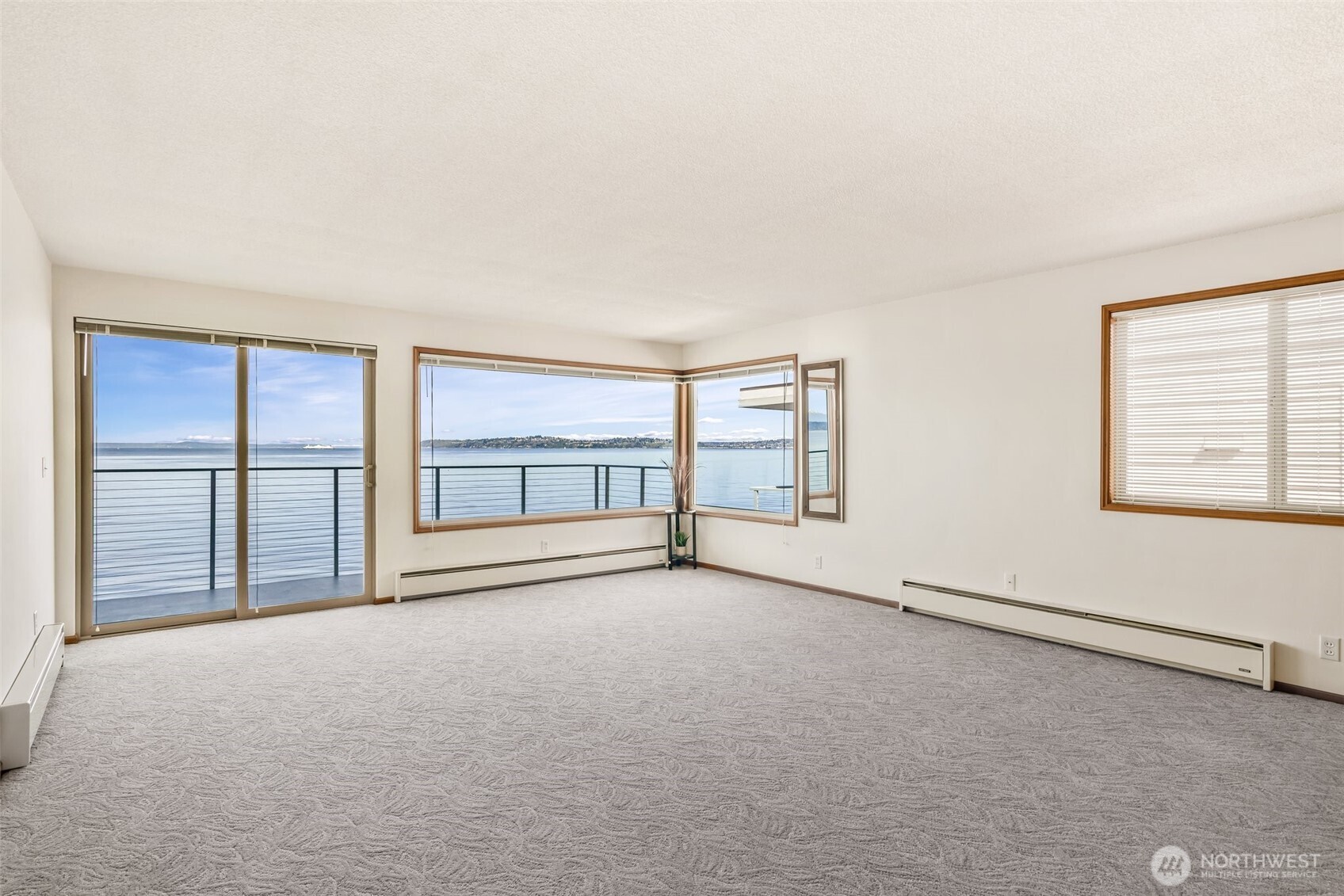 3015 Alki Avenue Southwest Seattle, WA 98116 - Photo 6 of 39