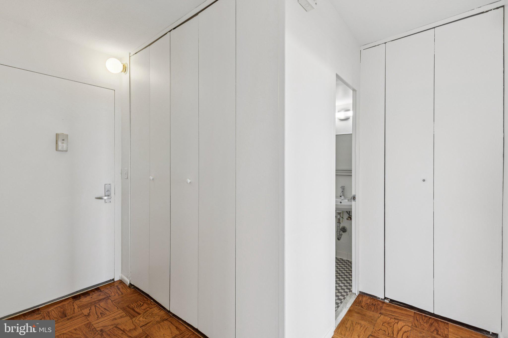220 Locust Street, Unit 28GS Philadelphia, PA 19106 - Photo 11 of 21 a view of bathroom