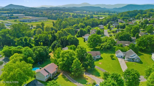 $499,900 | 1717 Meadow Ridge Circle, Sevierville, TN 37862