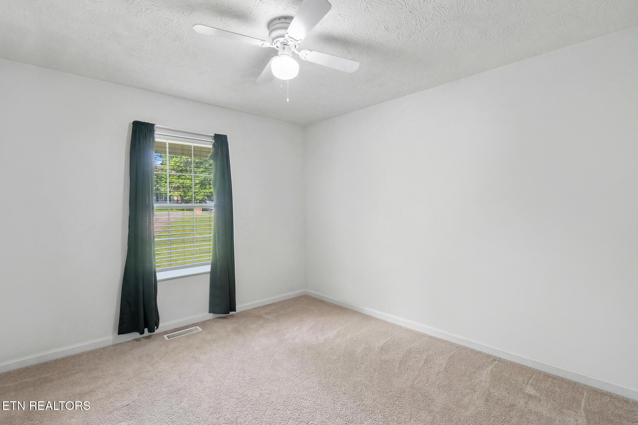 1717 Meadow Ridge Circle Sevierville, TN 37862 - Photo 10 of 52 Clean 10