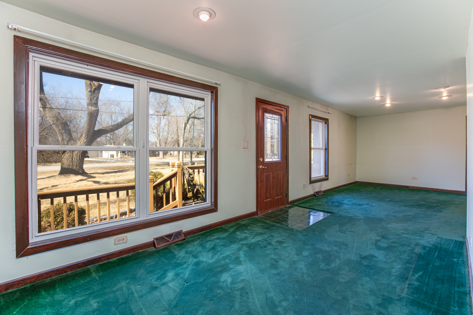 S127 Pearl Road West Chicago, IL 60185 - Photo 10 of 23 a view of an empty room with window