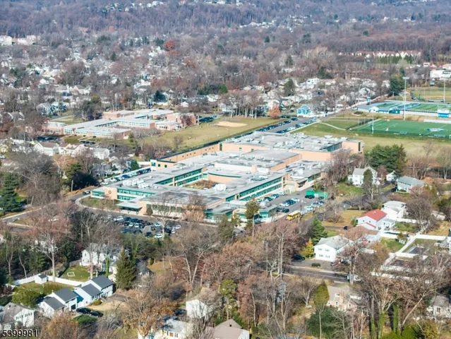 $675,000 | 54 Oakwood Court, Fanwood, NJ 07023