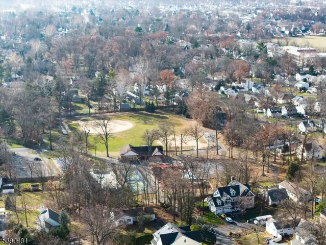 $675,000 | 54 Oakwood Court, Fanwood, NJ 07023