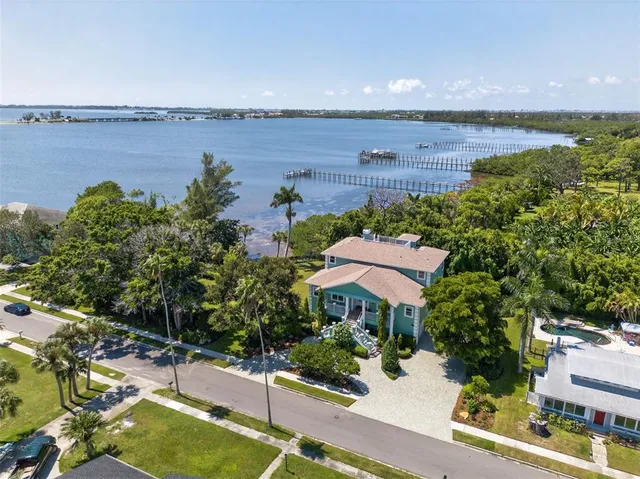 $1,695,000 | 508 84th Street Northwest, Bradenton, FL 34209