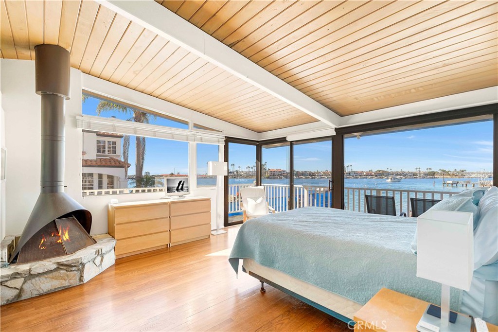 2708 Shell Street Corona del Mar, CA 92625 - Photo 10 of 33 a large bedroom with a large bed window and balcony