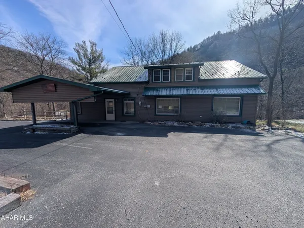 $190,000 | 1305 Woodbury Pike, Hopewell, PA 16650