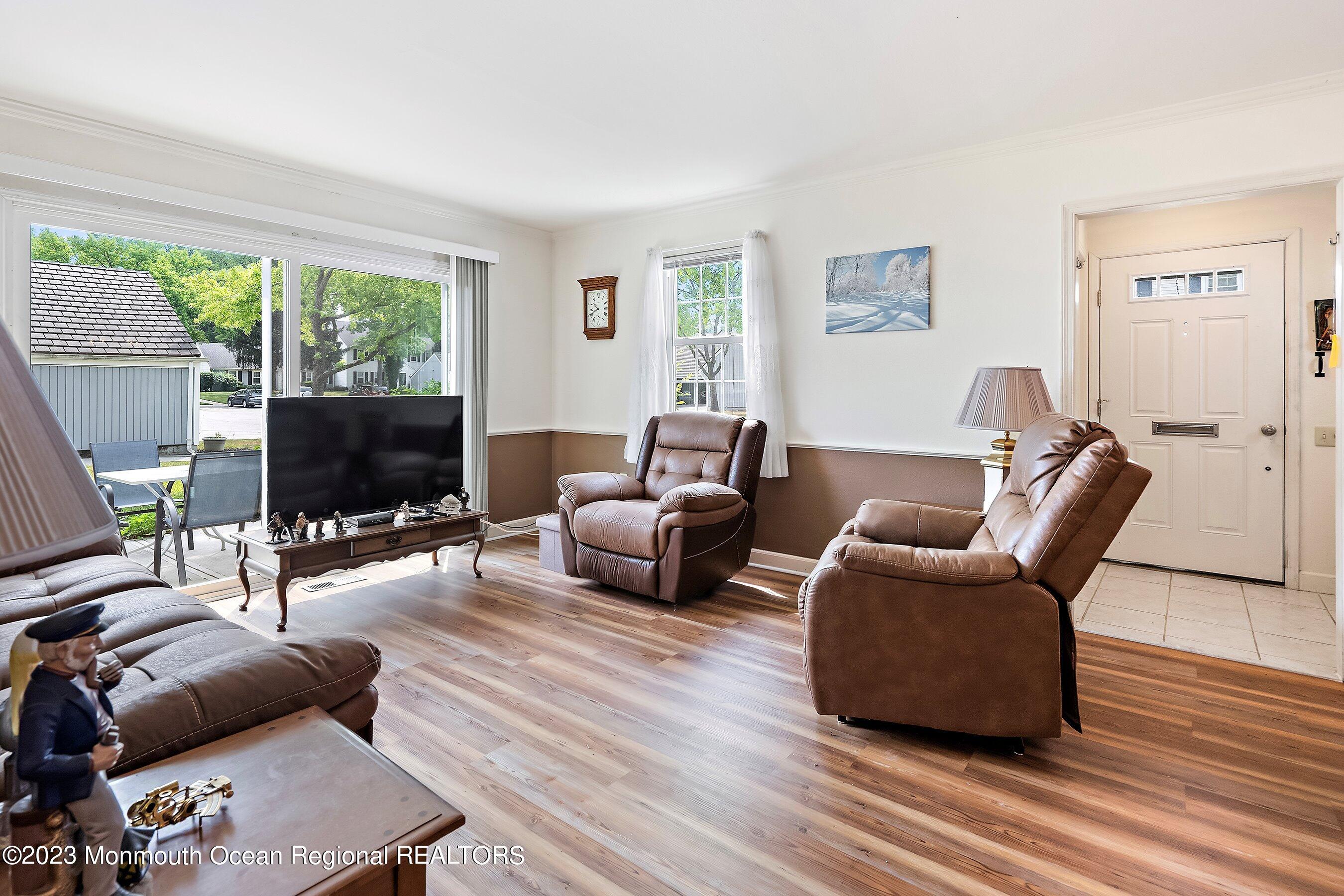 54 D Old Nassau Road Monroe Township, NJ 08831 - Photo 3 of 23 07-Living 1B