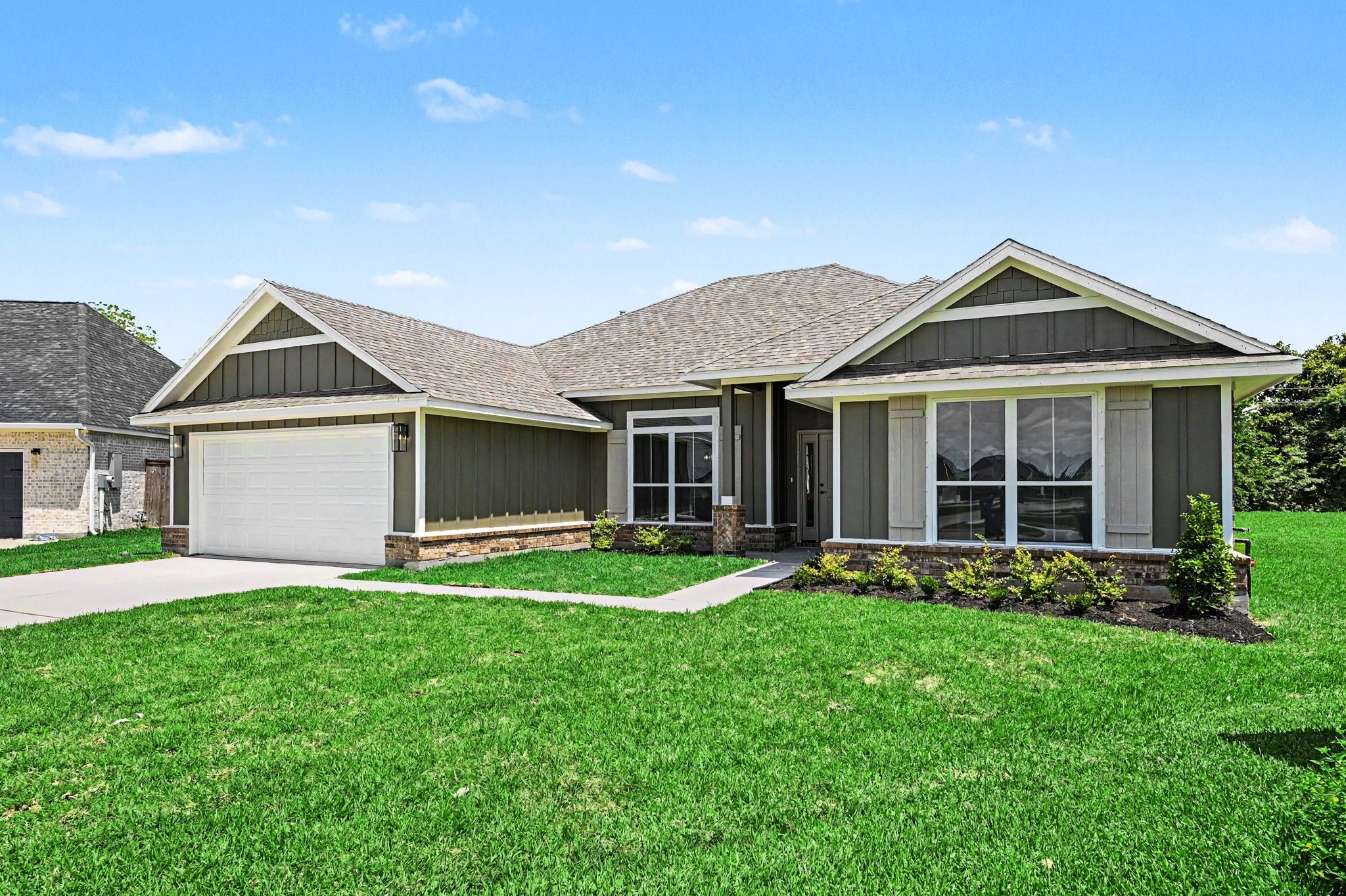 10 Greystone Court Angleton, TX 77515 - Photo 3 of 28