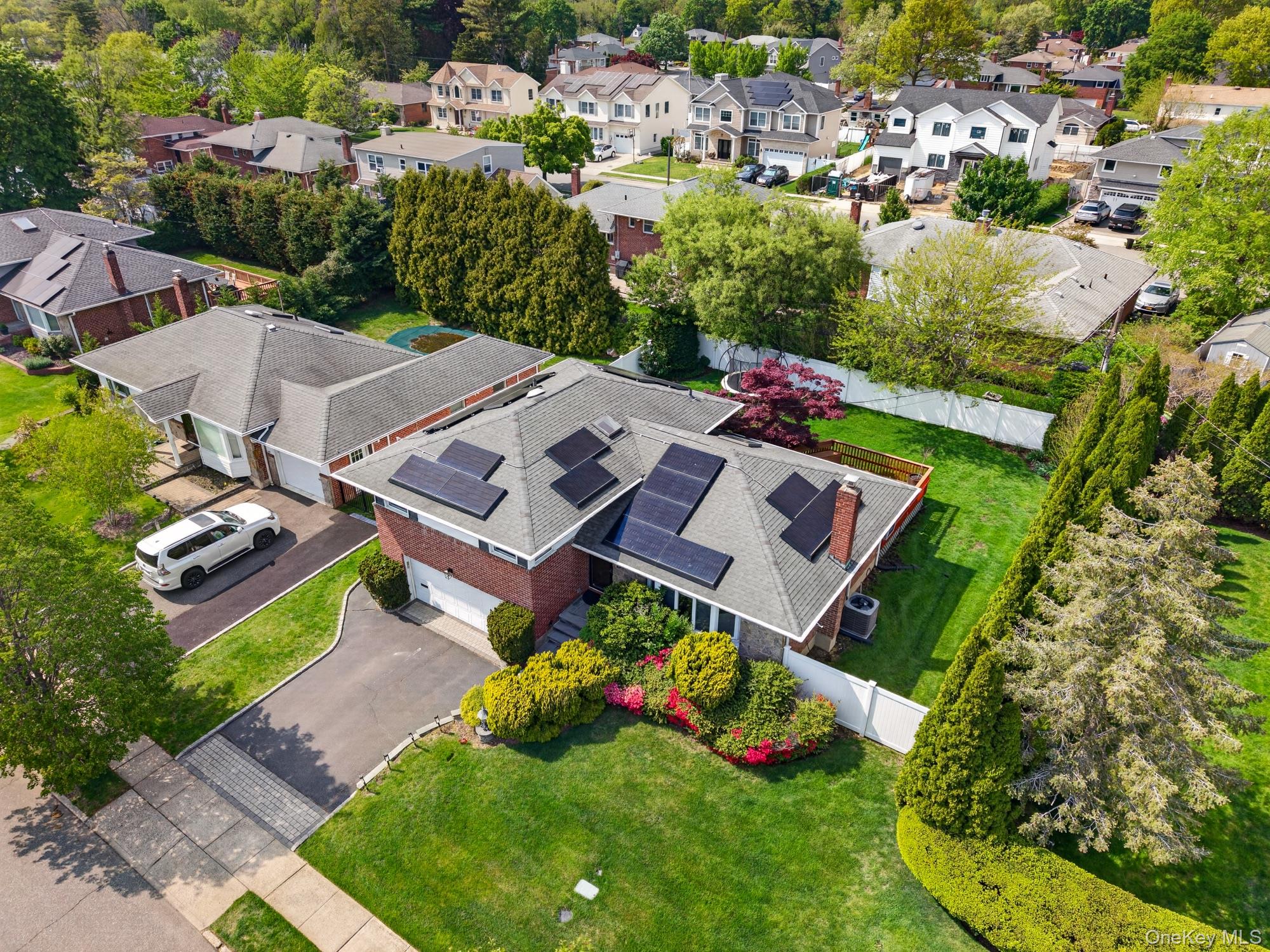 5 Joseph Court Syosset, NY 11791 - Photo 12 of 29