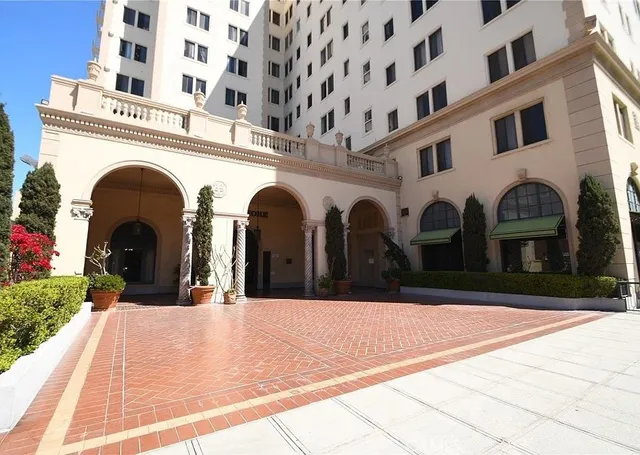 a view of building entrance