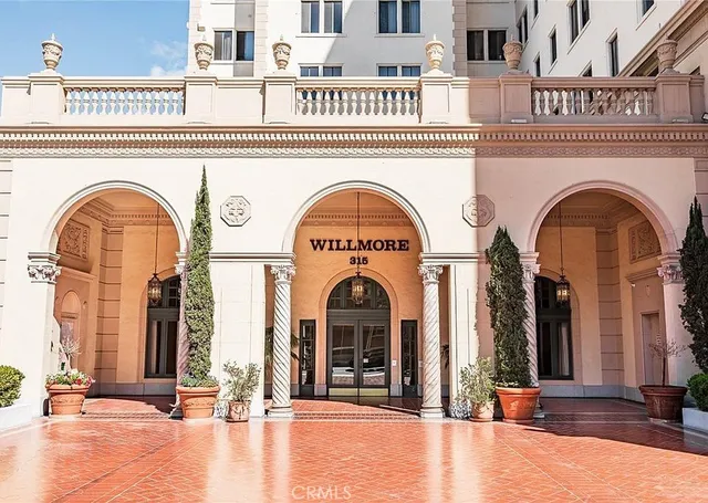 $2,200 | 315 West 3rd Street, Unit 305, Long Beach, CA 90802