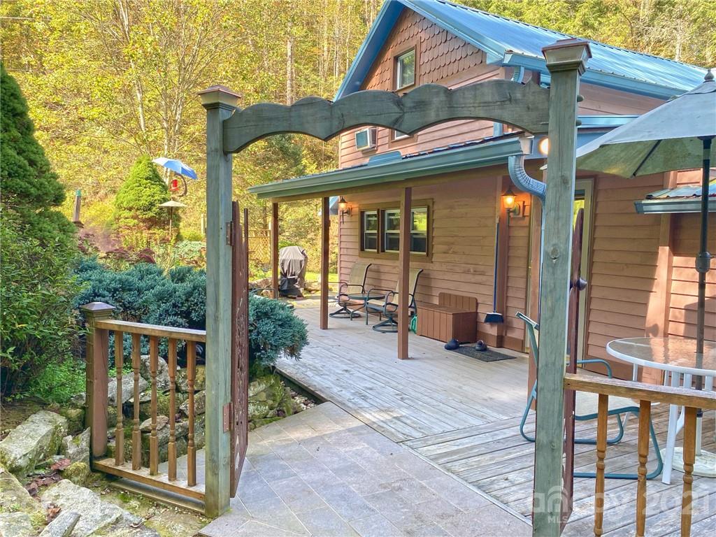 375 Millar Road Hot Springs, NC 28743 - Photo 4 of 48 Gallery Image 4