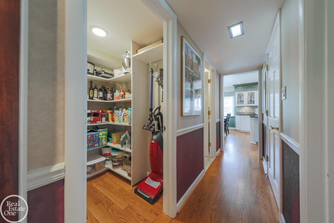 652 Middlesex Road Grosse Pointe, MI 48230 - Photo 16 of 75 50010366-15.JPG