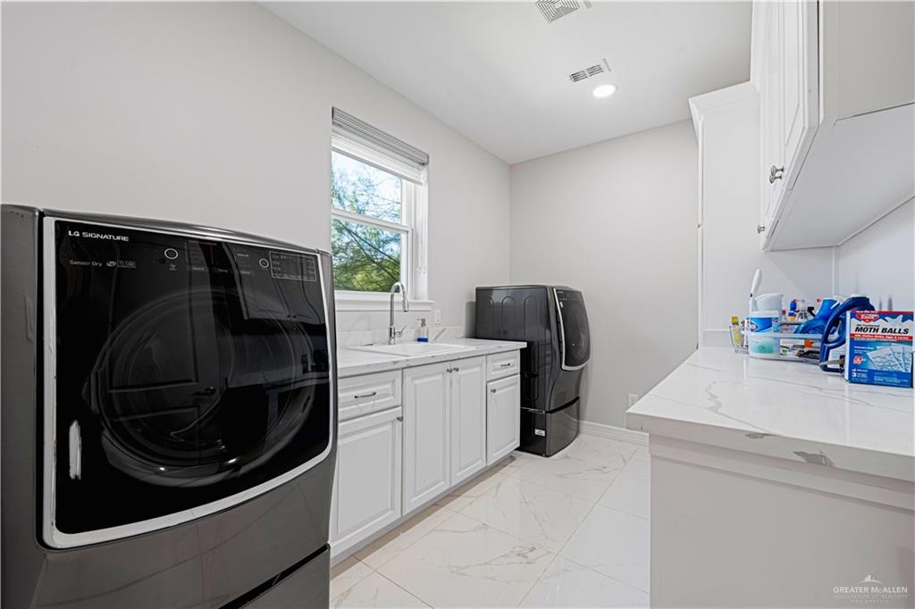 1208 Travis Street Mission, TX 78572 - Photo 16 of 45