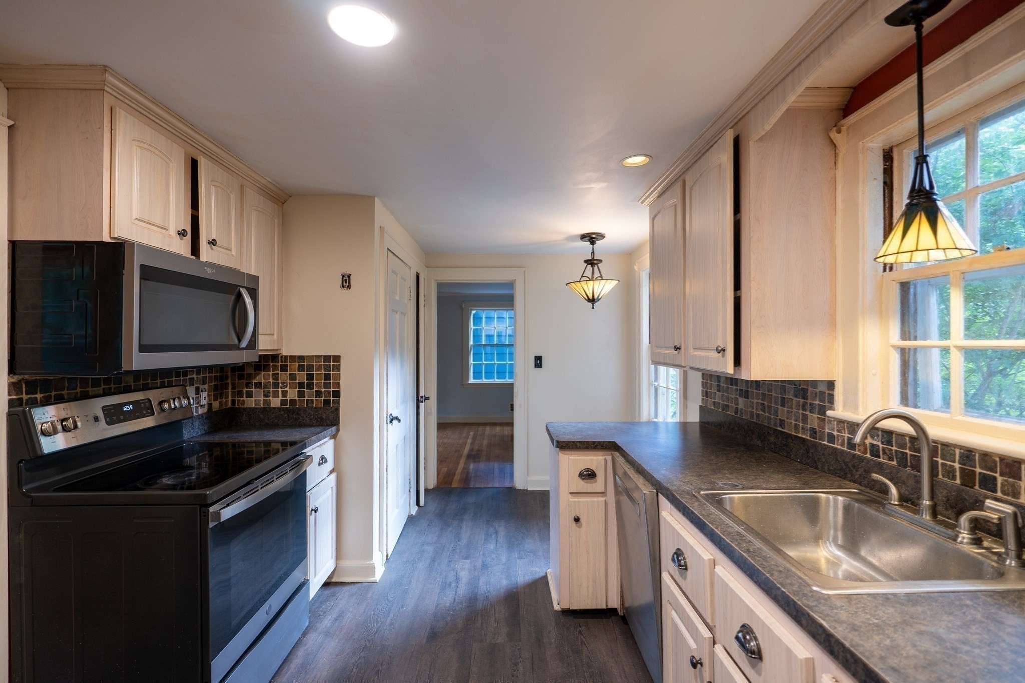 11 Homestead Road Lynnfield, MA 01940 - Photo 8 of 22 Gallery Image 8