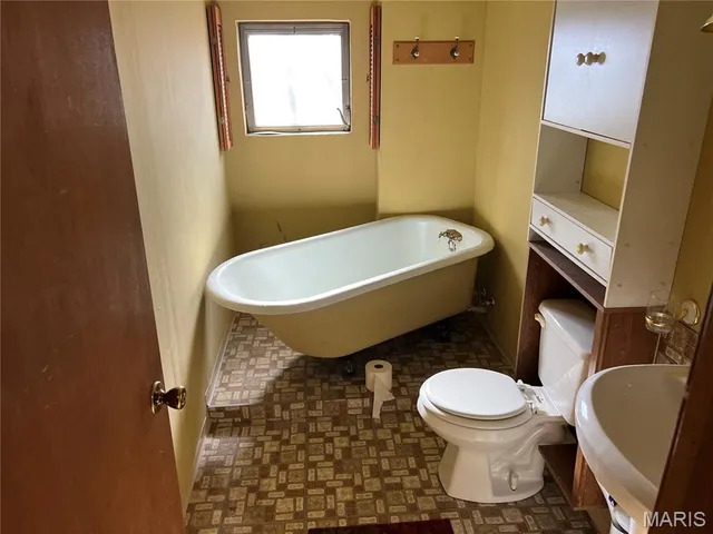 $159,900 | 8616 Belhaven Drive, St. John, MO 63114