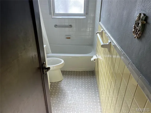 $159,900 | 8616 Belhaven Drive, St. John, MO 63114