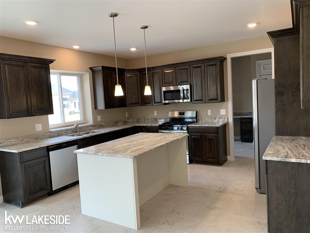 21965 Rustic Drive Macomb, MI 48044 - Photo 5 of 23 Large Kitchen