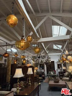 $18,000 | 2252 West Washington Boulevard, Los Angeles, CA 90018