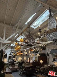 $18,000 | 2252 West Washington Boulevard, Los Angeles, CA 90018