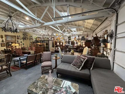 $18,000 | 2252 West Washington Boulevard, Los Angeles, CA 90018