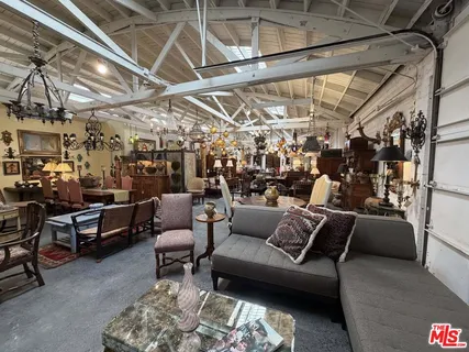 $18,000 | 2252 West Washington Boulevard, Los Angeles, CA 90018