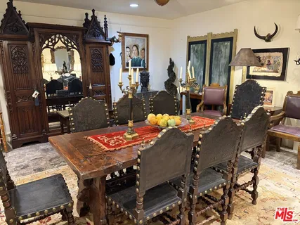 $18,000 | 2252 West Washington Boulevard, Los Angeles, CA 90018