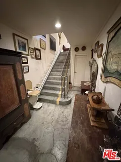 $18,000 | 2252 West Washington Boulevard, Los Angeles, CA 90018