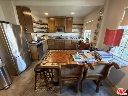 $18,000 | 2252 West Washington Boulevard, Los Angeles, CA 90018