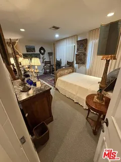 $18,000 | 2252 West Washington Boulevard, Los Angeles, CA 90018