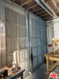 $18,000 | 2252 West Washington Boulevard, Los Angeles, CA 90018