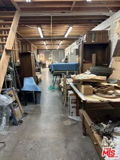 $18,000 | 2252 West Washington Boulevard, Los Angeles, CA 90018