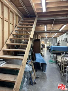 $18,000 | 2252 West Washington Boulevard, Los Angeles, CA 90018