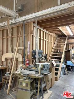 $18,000 | 2252 West Washington Boulevard, Los Angeles, CA 90018