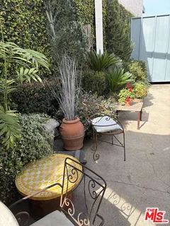 $18,000 | 2252 West Washington Boulevard, Los Angeles, CA 90018