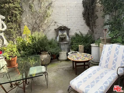 $18,000 | 2252 West Washington Boulevard, Los Angeles, CA 90018