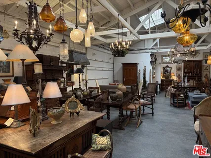 $18,000 | 2252 West Washington Boulevard, Los Angeles, CA 90018