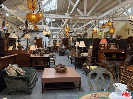 $18,000 | 2252 West Washington Boulevard, Los Angeles, CA 90018