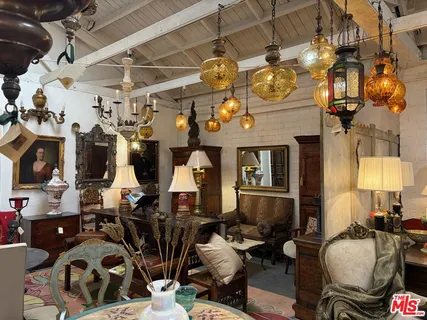 $18,000 | 2252 West Washington Boulevard, Los Angeles, CA 90018