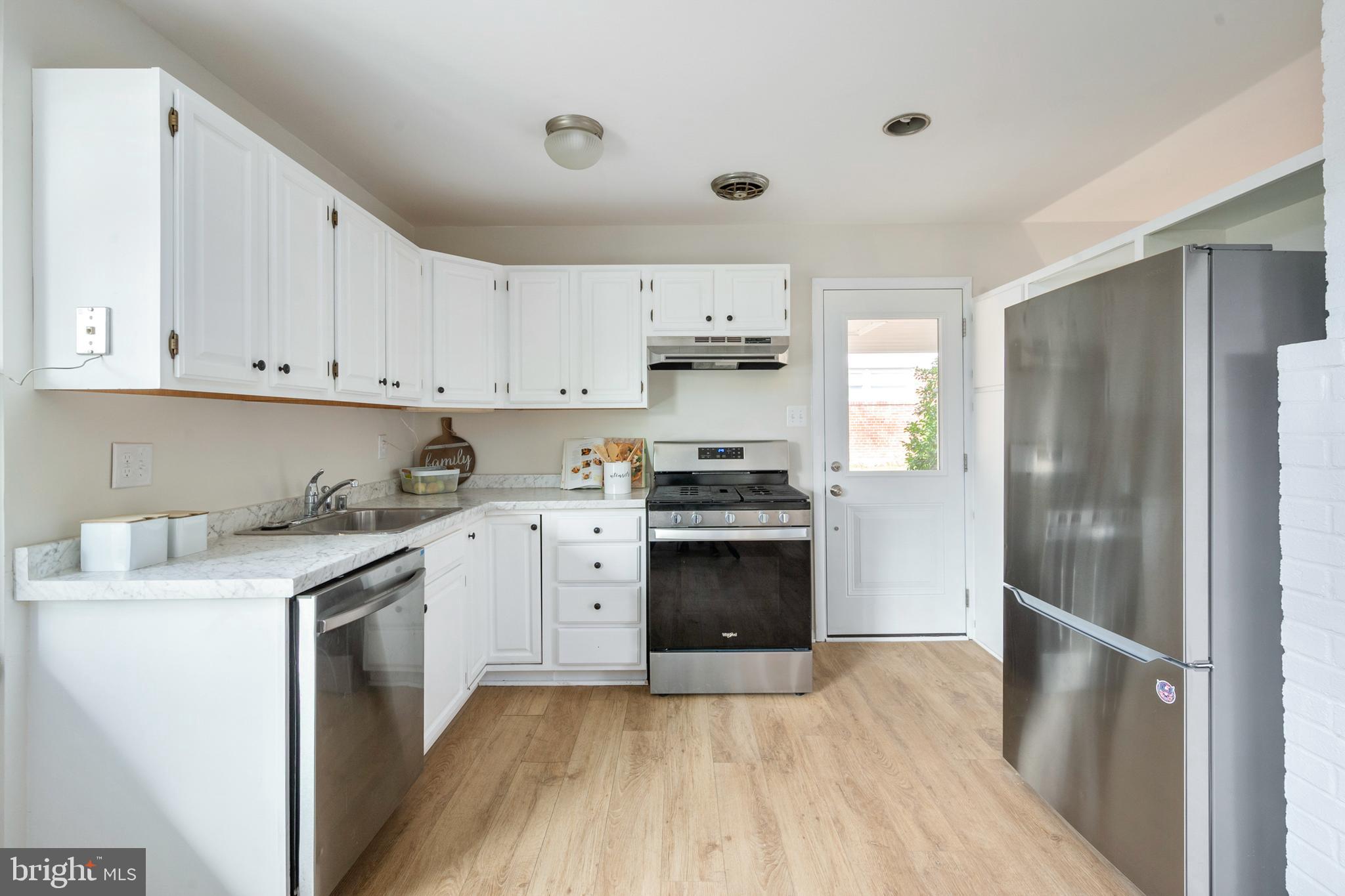 5331 Ravensworth Road Springfield, VA 22151 - Photo 5 of 33