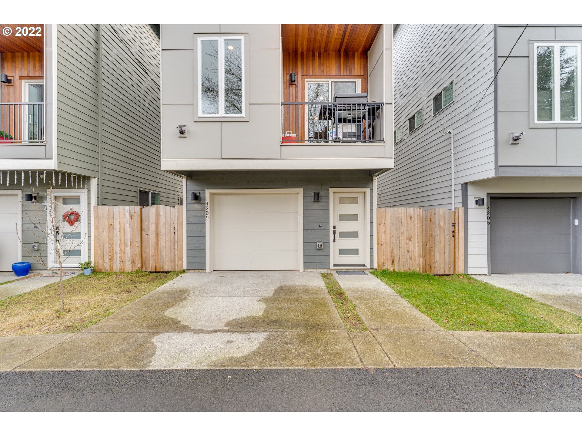 4209 Southeast 80th Avenue Portland, OR 97206 - Photo 29 of 32 a view of a house with a outdoor space