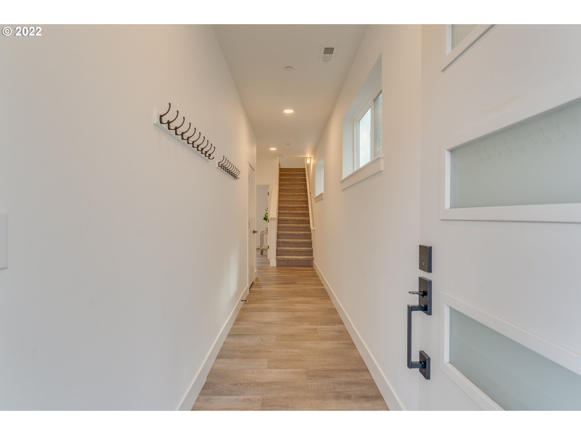 4209 Southeast 80th Avenue Portland, OR 97206 - Photo 3 of 32 a hallway with entryway