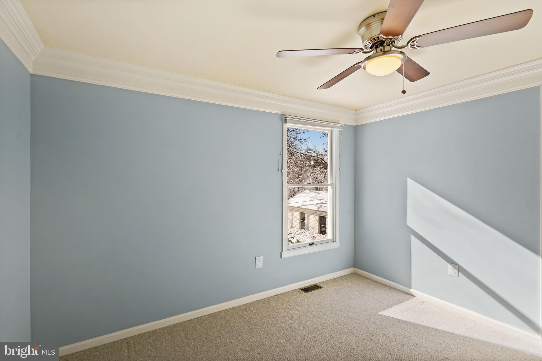 17 Cedar Drive Sterling, VA 20164 - Photo 34 of 49 2nd bedroom upstairs