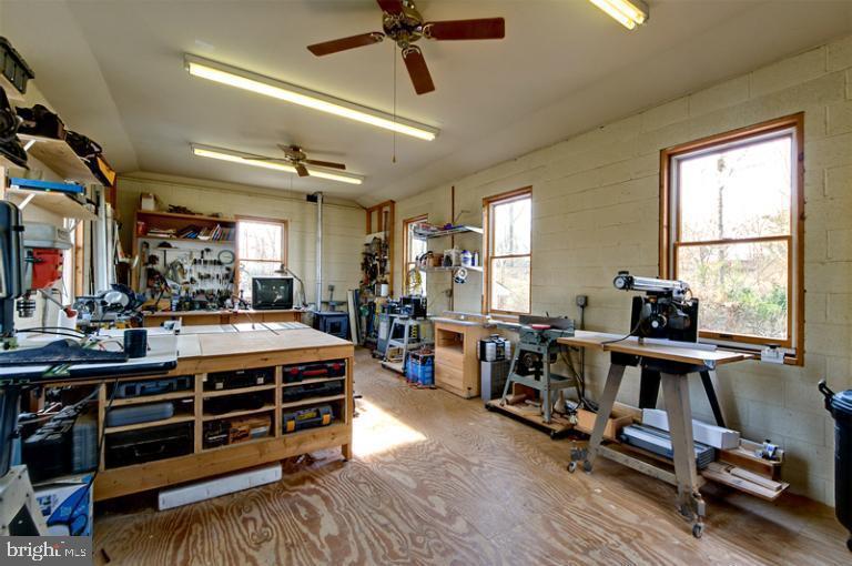 17 Cedar Drive Sterling, VA 20164 - Photo 4 of 49 workshop interior