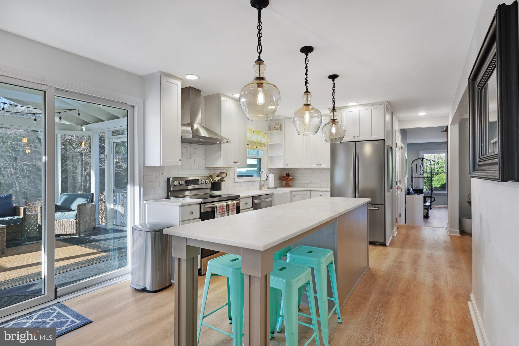 2100 Post Road Vienna, VA 22181 - Photo 21 of 72 SGD to Screened In Porch